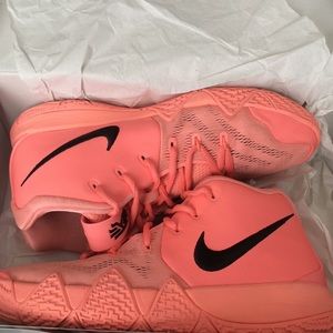 Kyrie 4 atomic pink